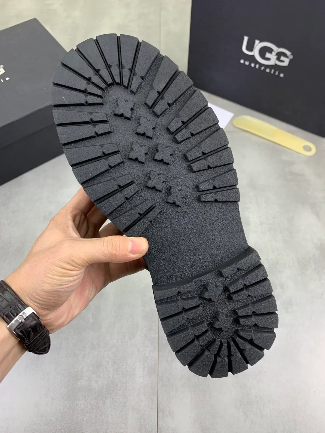 Men's men's shoes 💰P660 New arrival 🆕🆕🆕 IUGGI Men's British retro Martin boots Winter new men's outdoor hiking boots First layer of cowhide on the outside and wool on the inside Comfortable and warm Rubber sole sole Non-slip and firm Trendy and fashionable Casual and versatile Size: 38-44 (45 customized) Color: three colors
